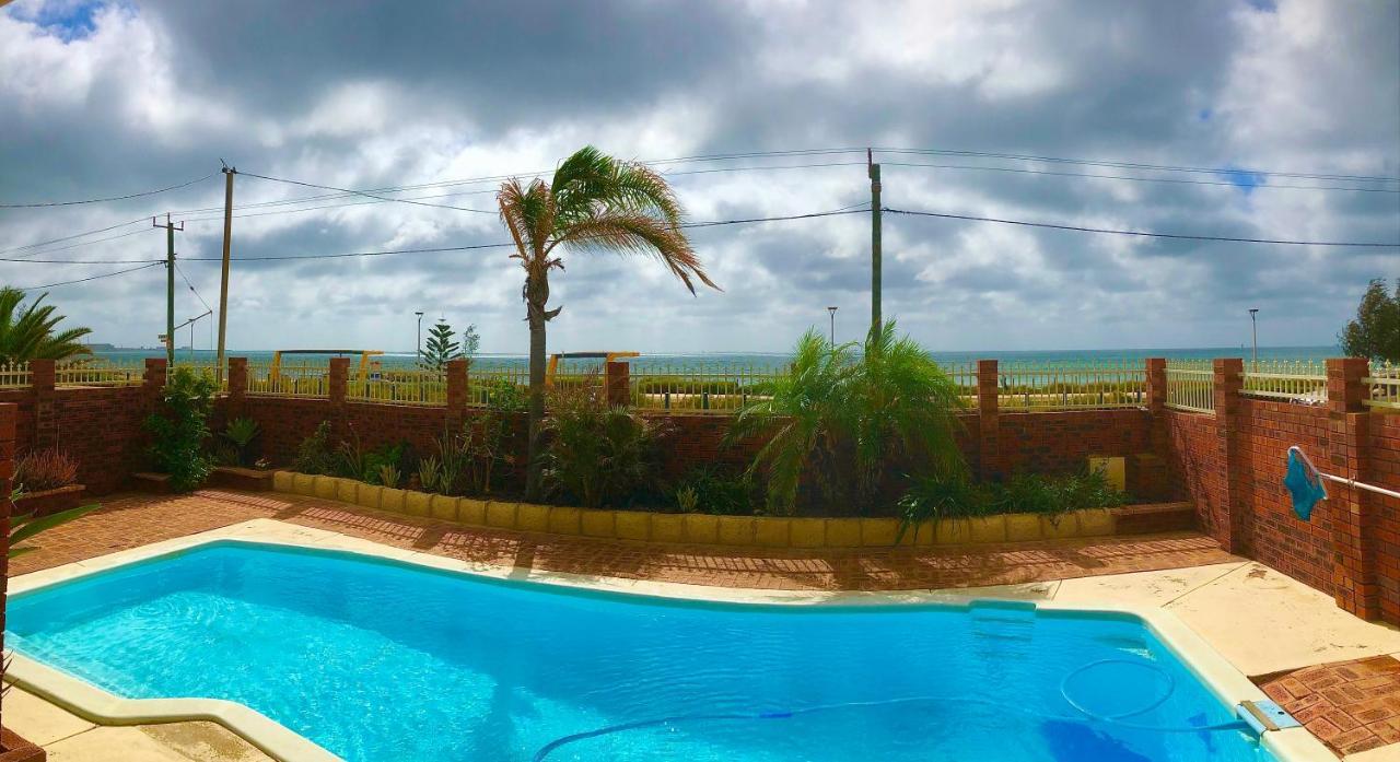 Beach House Opposite Ocean 4 Bed 2 Bathroom With Pool Geraldton Extérieur photo