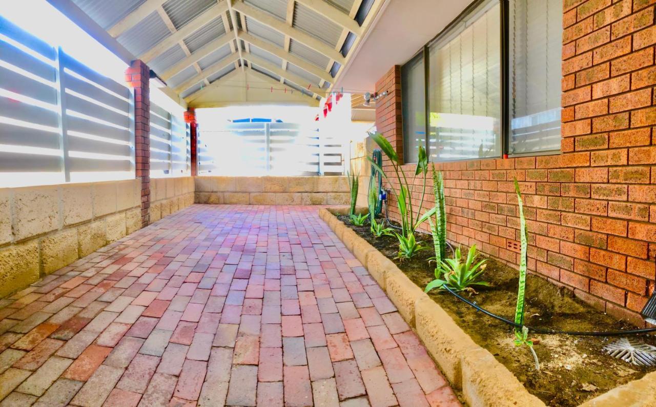 Beach House Opposite Ocean 4 Bed 2 Bathroom With Pool Geraldton Extérieur photo