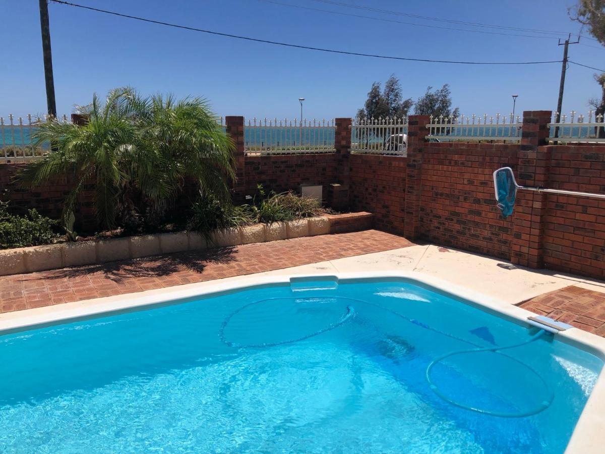 Beach House Opposite Ocean 4 Bed 2 Bathroom With Pool Geraldton Extérieur photo