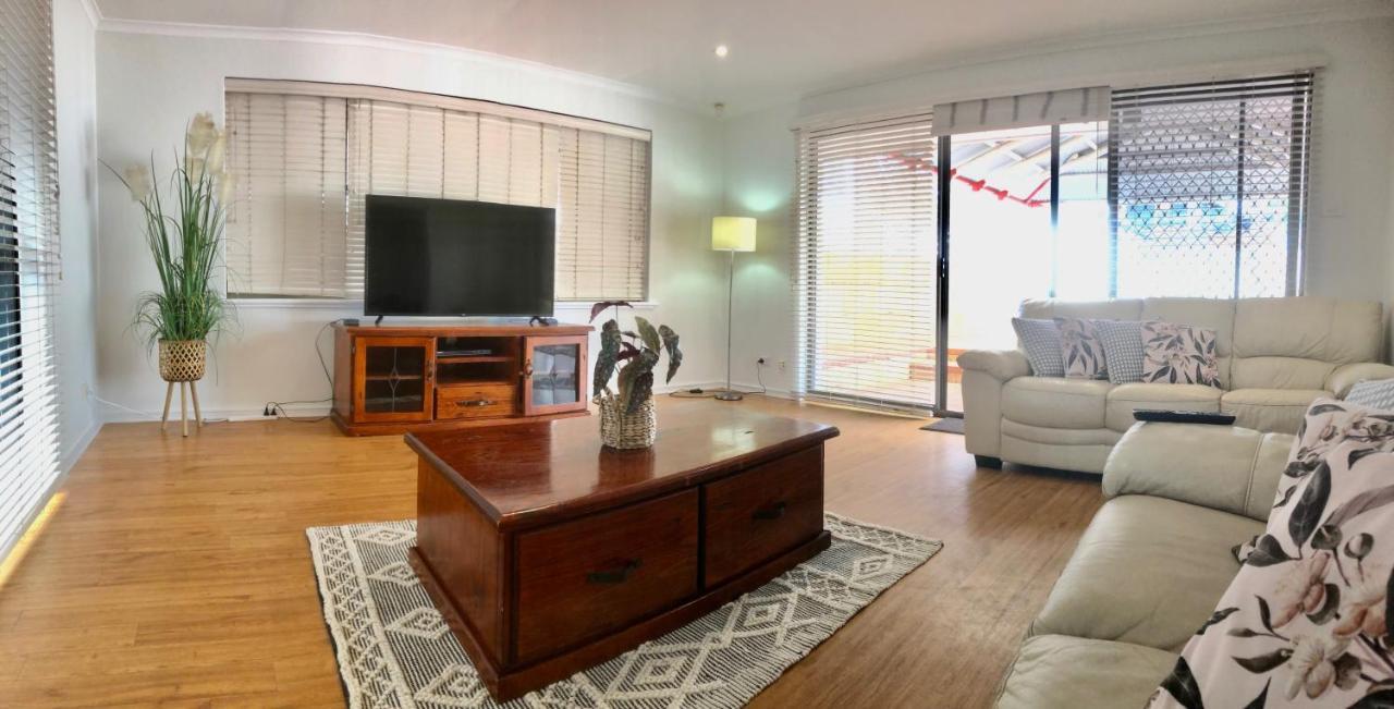 Beach House Opposite Ocean 4 Bed 2 Bathroom With Pool Geraldton Extérieur photo