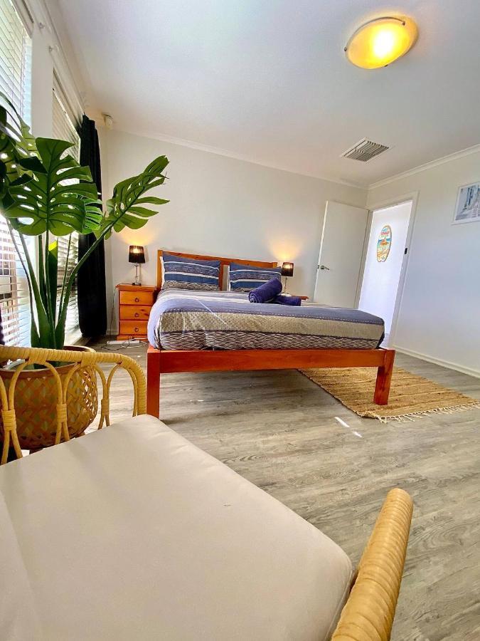 Beach House Opposite Ocean 4 Bed 2 Bathroom With Pool Geraldton Extérieur photo