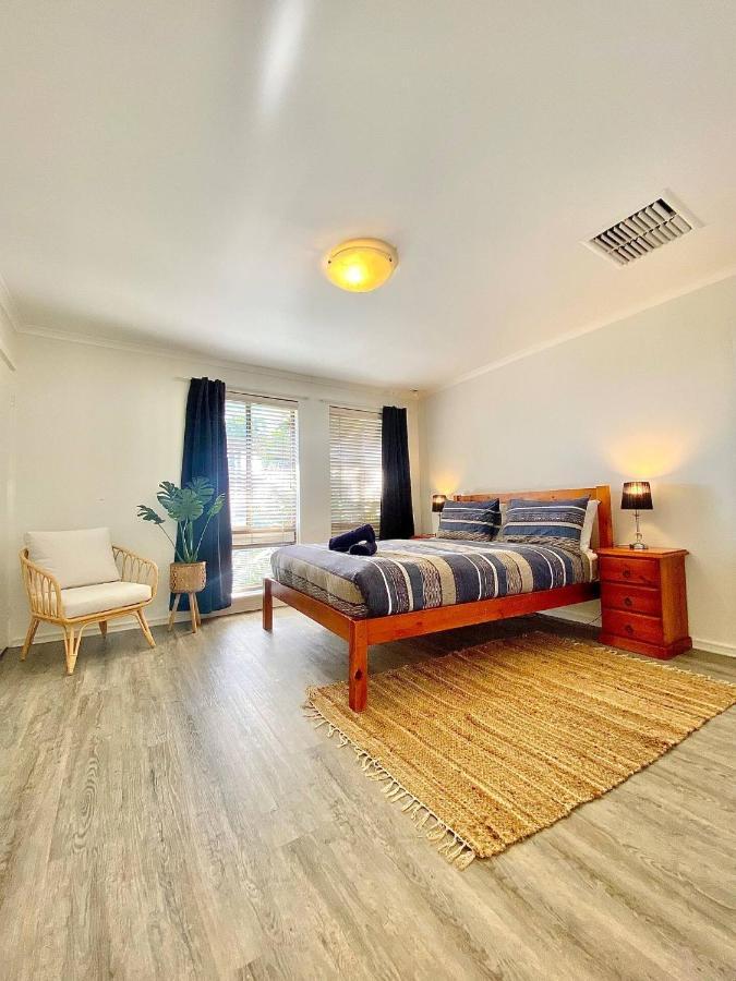 Beach House Opposite Ocean 4 Bed 2 Bathroom With Pool Geraldton Extérieur photo